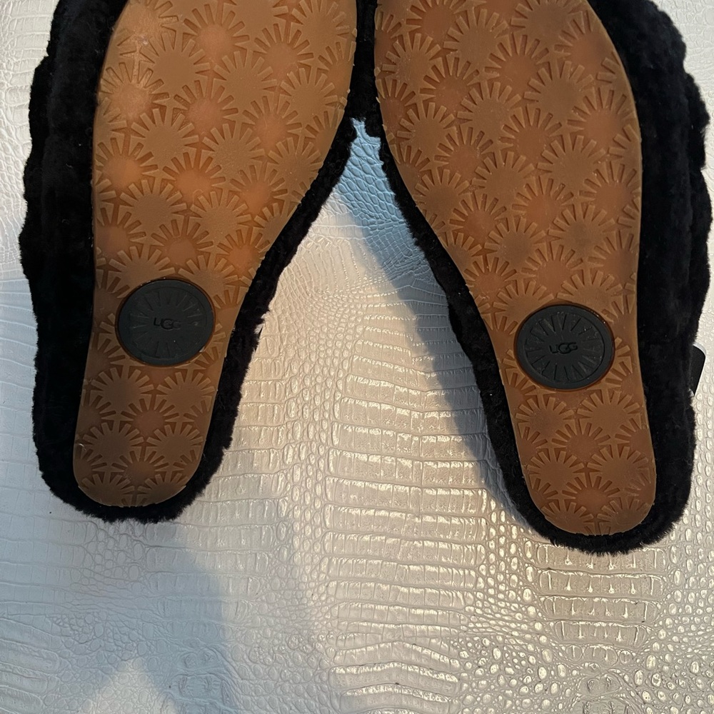 UGG Women’s Fluff Yeah Slides - Picture 4 of 4